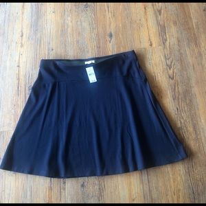 LOFT skirt navy size large. NWT $15